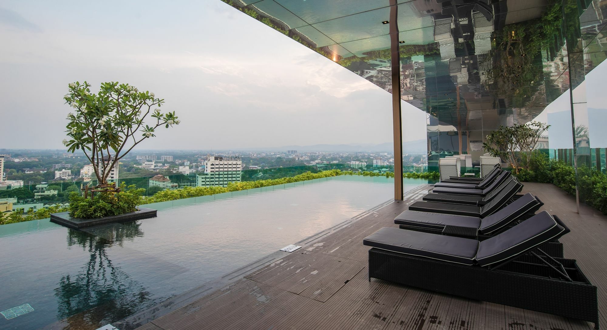 Hoc5 The Astra Condo Chiang Mai Night Bazaar Екстериор снимка